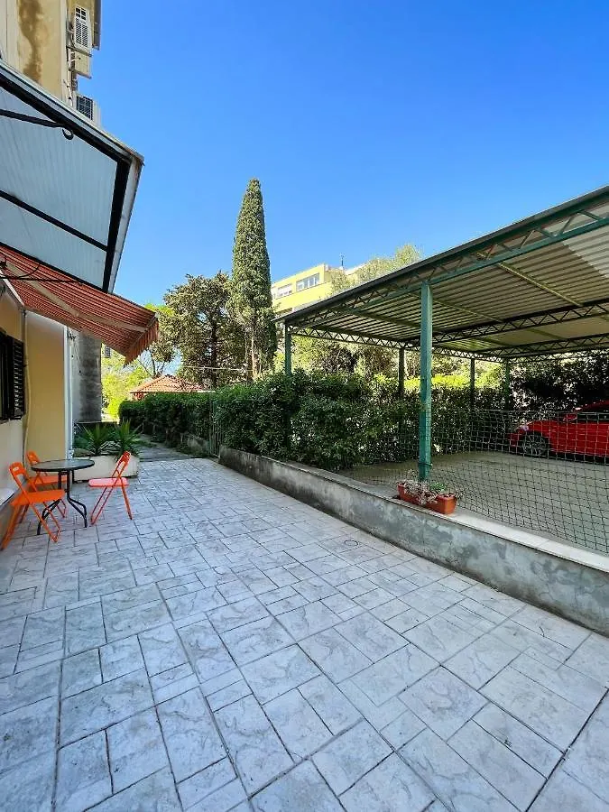 Apartment Joanne !Private Parking! Split